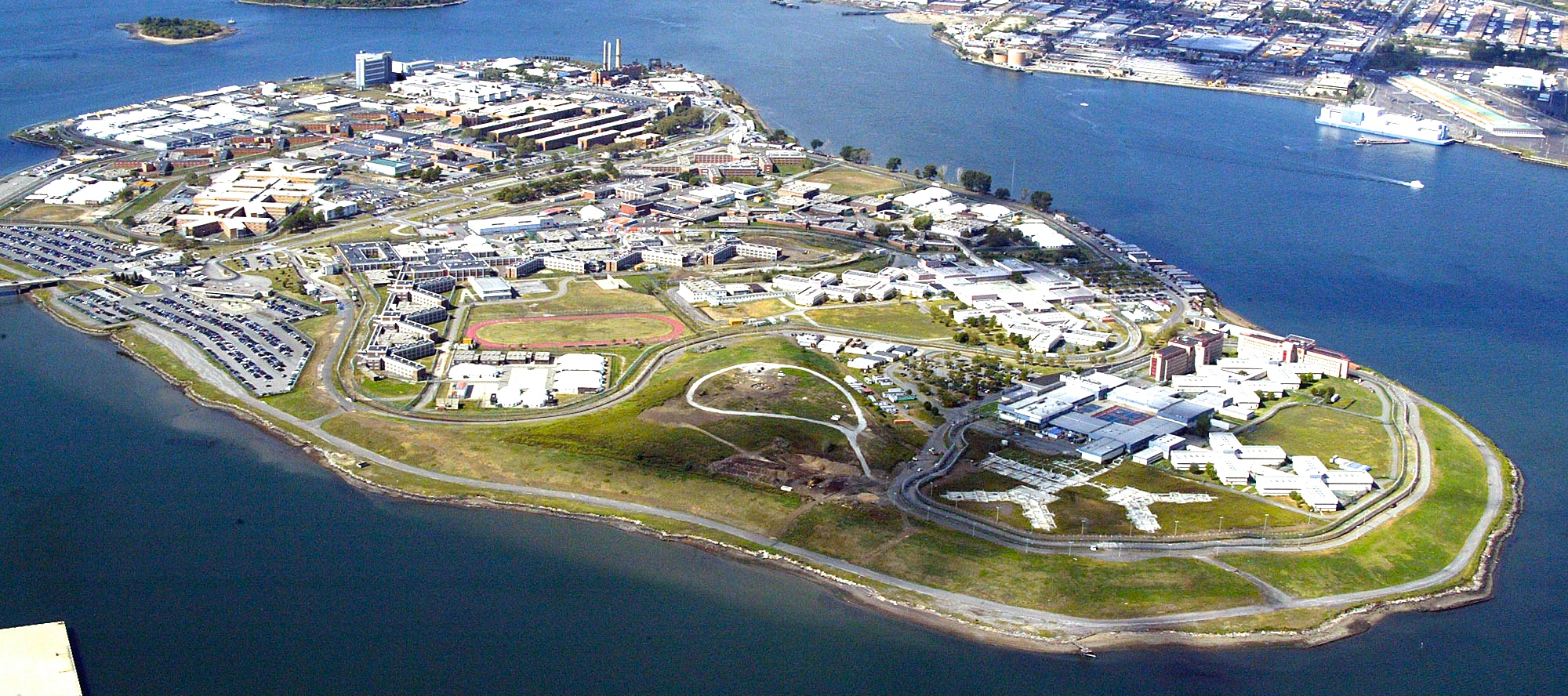 no-touching-rule-at-rikers-will-dehumanize-inmates-advocates-warn