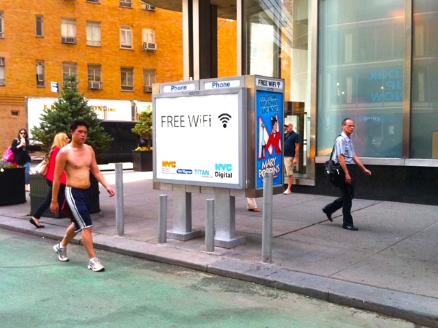 Уличный меняла. New York public Payphones.